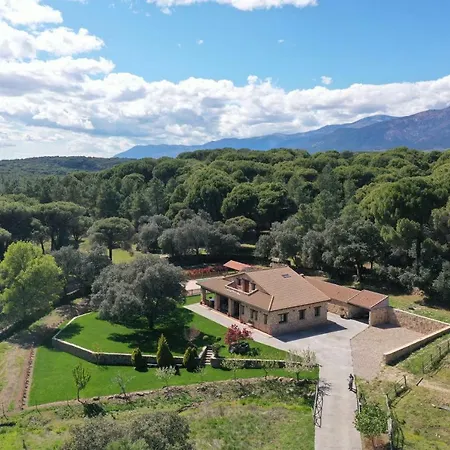 Finca Las Ciguenas - Casa Rural En Entorno Idilico La Adrada