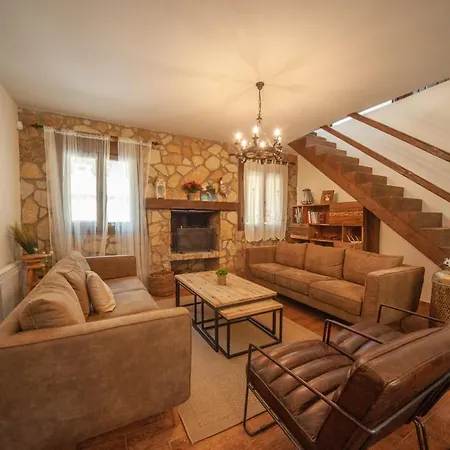 Finca Las Ciguenas - Casa Rural En Entorno Idilico La Adrada