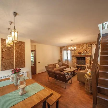 Finca Las Ciguenas - Casa Rural En Entorno Idilico